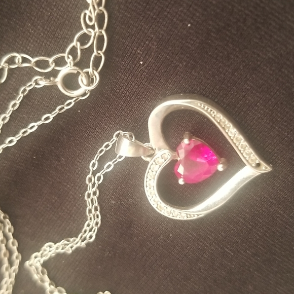 silver heart shape necklace - Picture 2 of 2